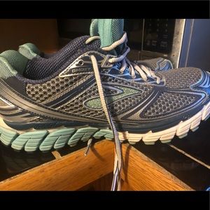Brooks Ghost size 8.5